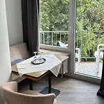 Hotell Zur Schoenen Aussicht 3*