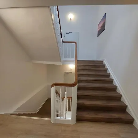 Zur Schoenen Aussicht 3*