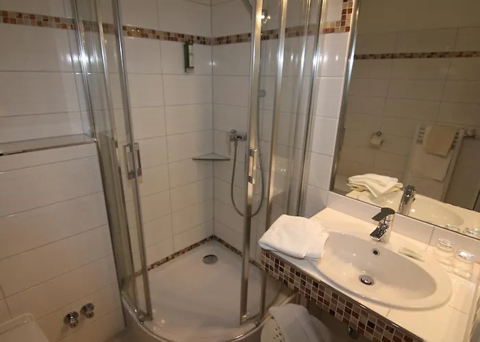 Zur Schoenen Aussicht Hotel 3*